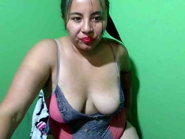 Hot4mommy webcam
