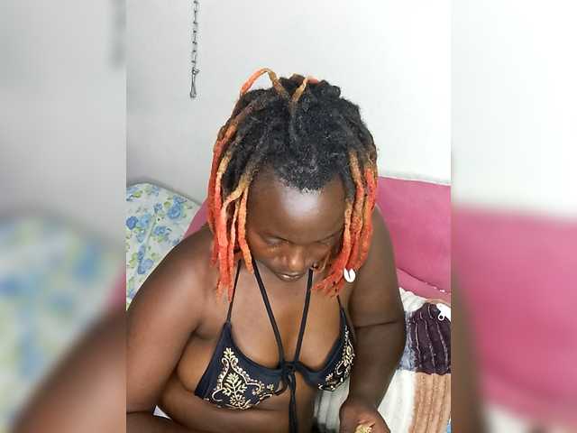 freakcurvy8's BongaCams show and profile