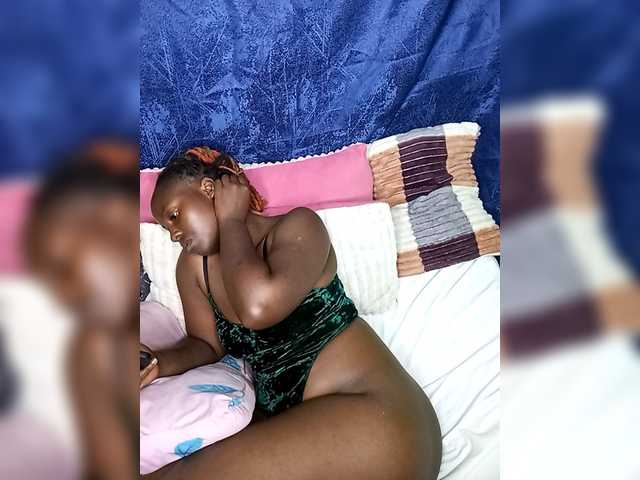 freakcurvy8's BongaCams show and profile