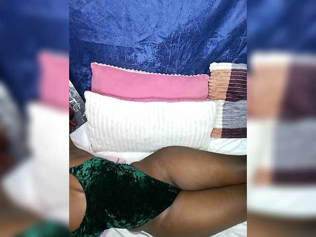 freakcurvy8's BongaCams show and profile