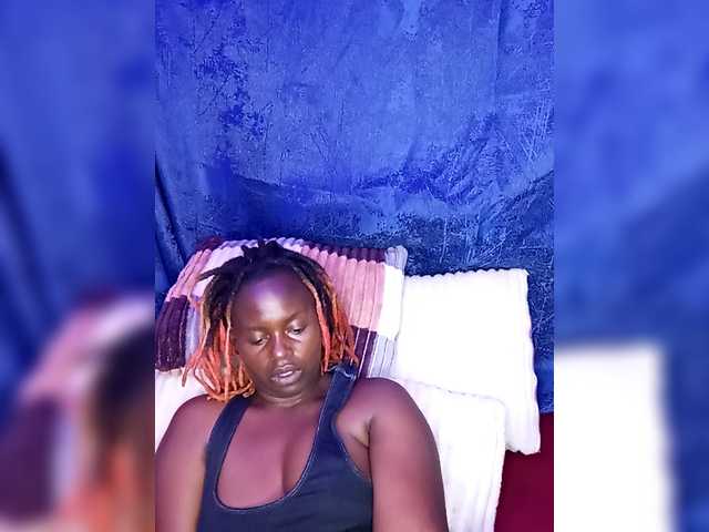 freakcurvy8 from BongaCams