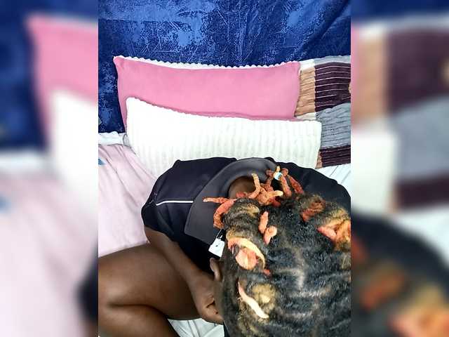 freakcurvy8's BongaCams show and profile