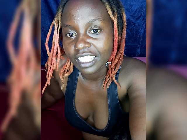 freakcurvy8 from BongaCams is Freechat