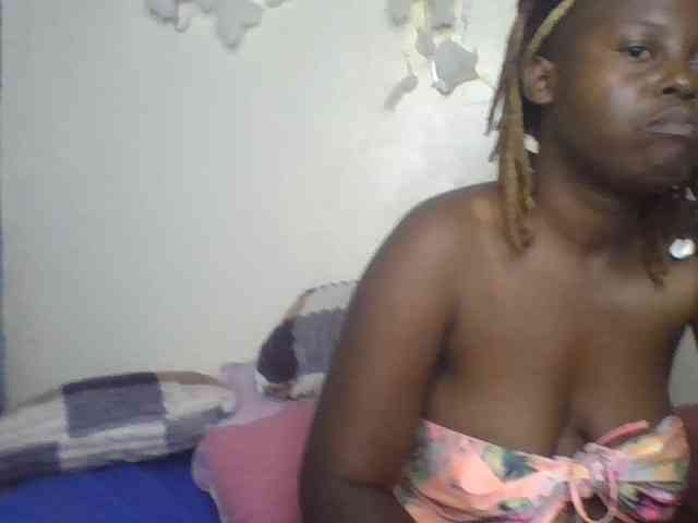 freakcurvy8 Live Webcam on BongaCams