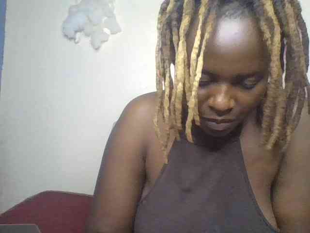 freakcurvy8