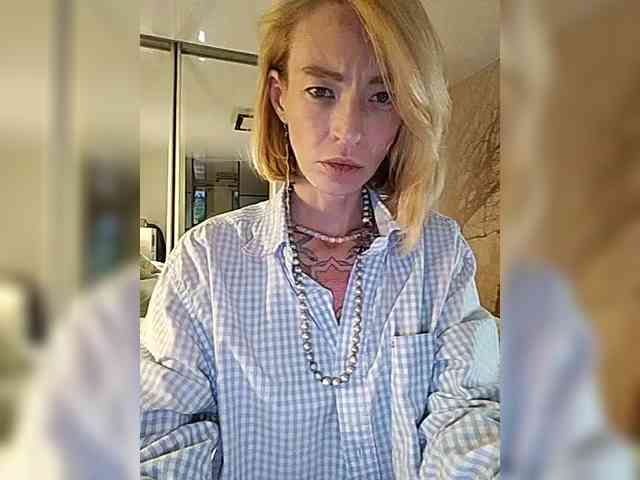 LylyaSurvived webcam