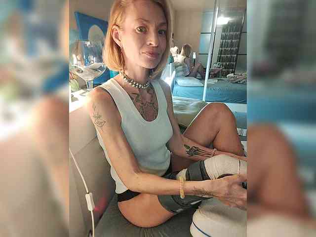 LylyaSurvived webcam