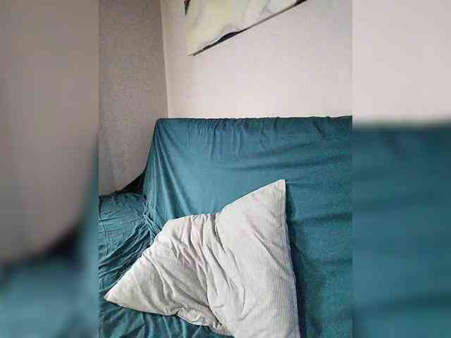 LylyaSurvived webcam