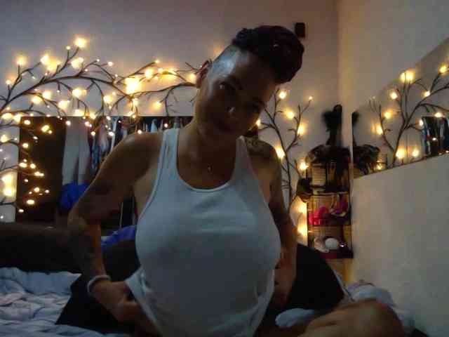 Chloe369 webcam