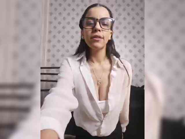 MaryannG webcam