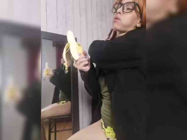MaryannG webcam