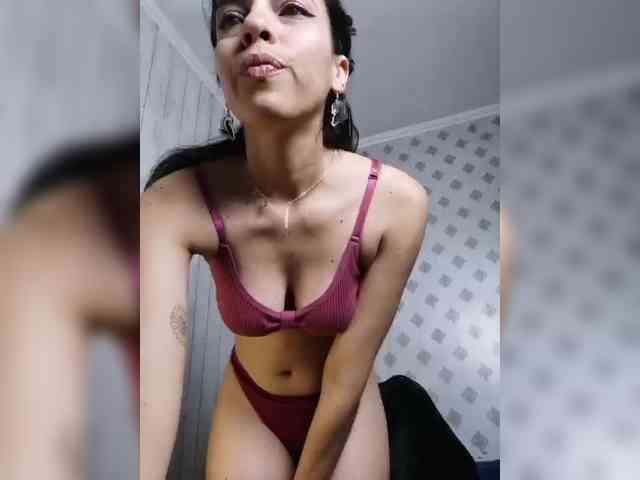 MaryannG webcam