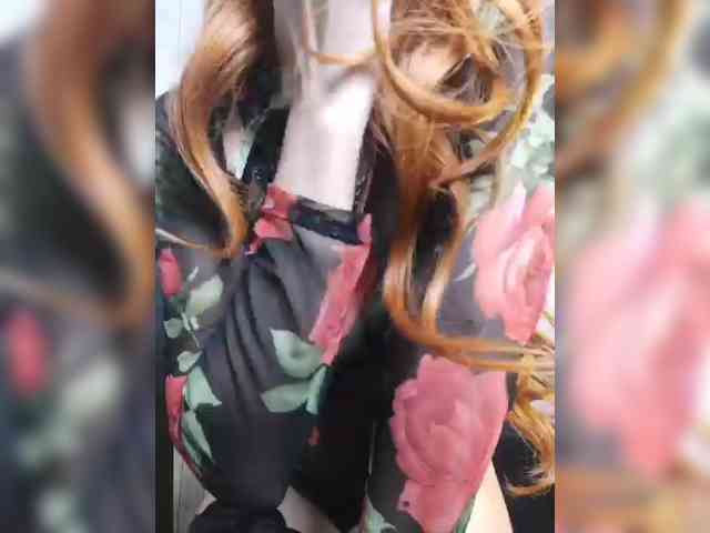 MaryannG webcam