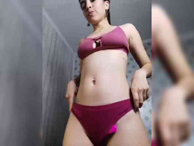 MaryannG webcam