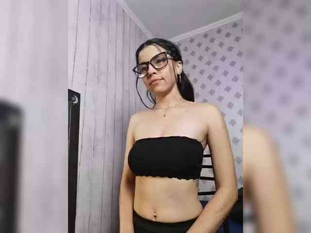 MaryannG webcam