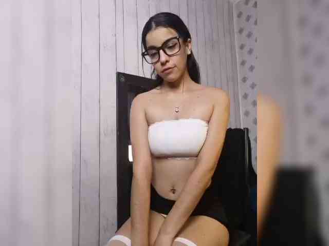 MaryannG webcam