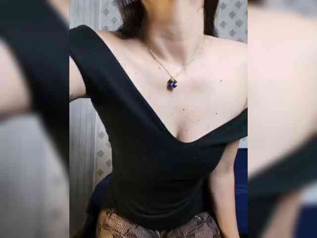MaryannG webcam