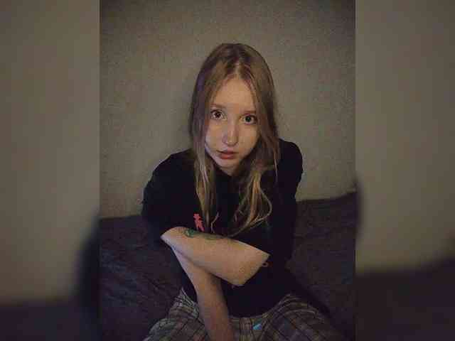 Shaved white, Shaved teens, Group chat for 40 tokens, Full privates for 90 ..., Cam4 Mobile 6