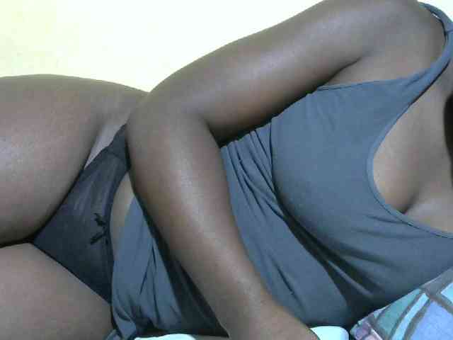 Leslie-villa Live Webcam on BongaCams
