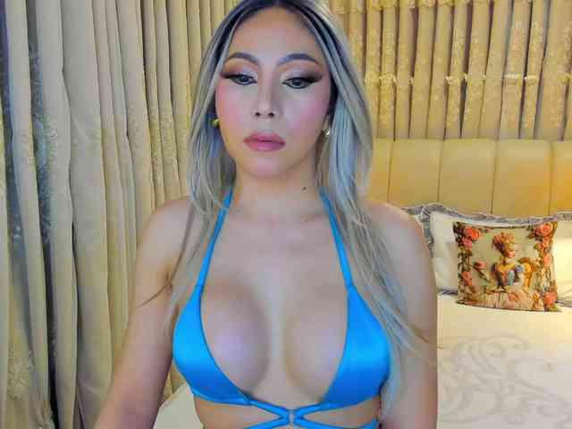 SapphiraMiller Live Webcam on BongaCams