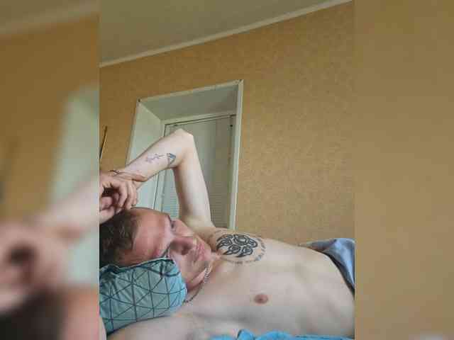 avv-rora Live Webcam on BongaCams