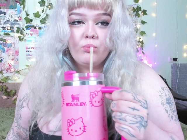 -CandyM1lky-'s BongaCams show and profile