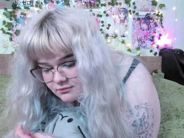 -CandyM1lky-'s BongaCams show and profile