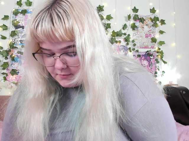 -CandyM1lky-'s BongaCams show and profile