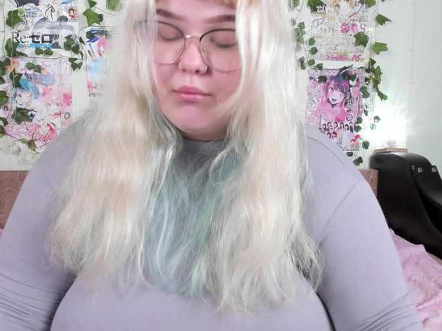 -CandyM1lky-'s BongaCams show and profile