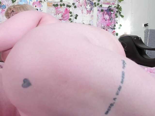 -CandyM1lky-'s BongaCams show and profile