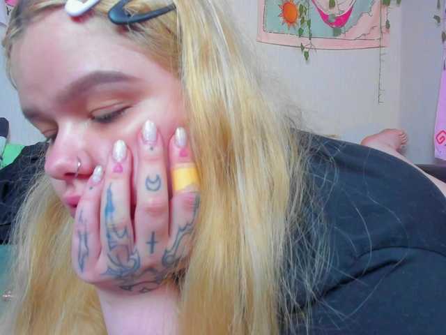  -CandyM1lky- chat room