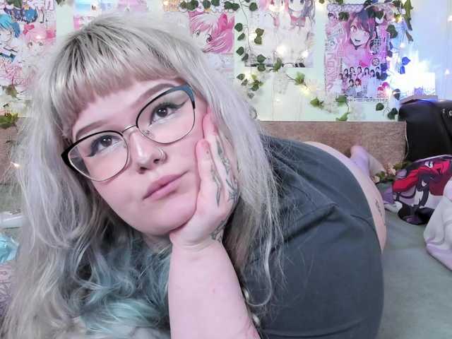 -CandyM1lky-'s BongaCams show and profile