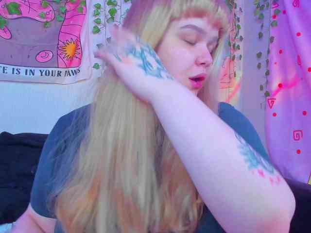 -CandyM1lky- webcam