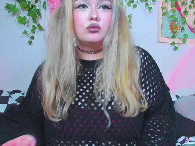 -CandyM1lky- webcam