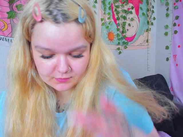 -CandyM1lky- webcam