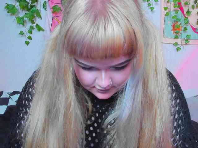 -CandyM1lky- webcam
