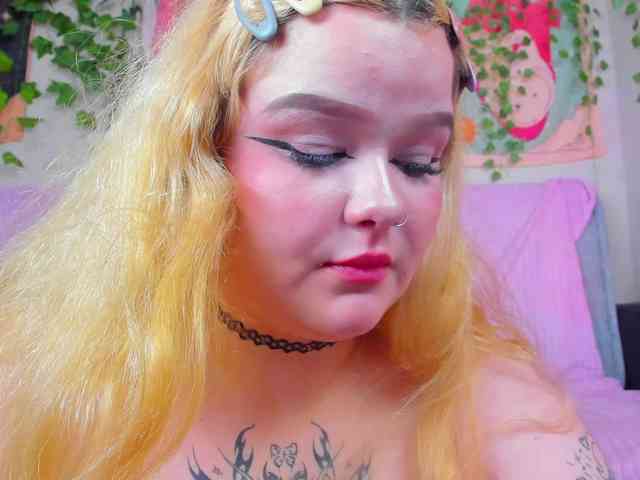 -CandyM1lky- webcam