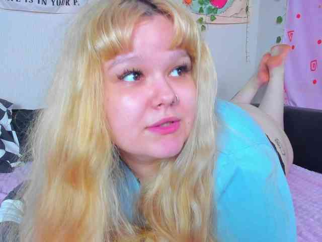 -CandyM1lky- webcam
