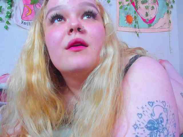 -CandyM1lky- webcam