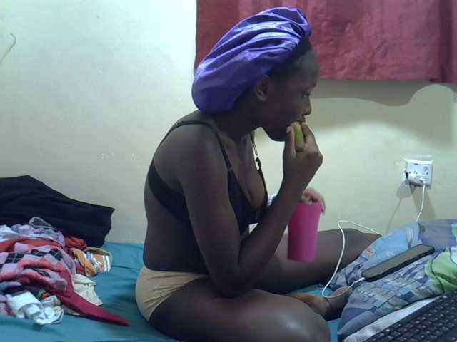 tightpussie webcam bongacams model stream image