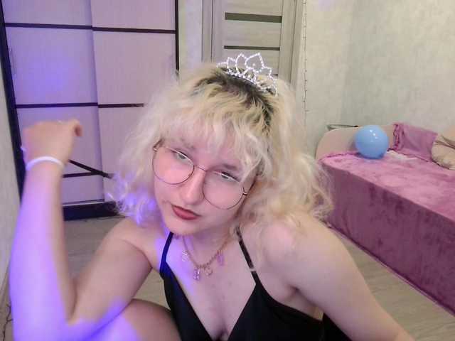 ElizabethWooler from BongaCams