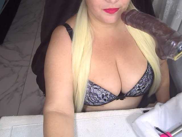 AlissaBecker's BongaCams show and profile