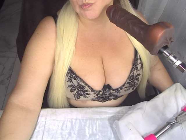 AlissaBecker's BongaCams show and profile