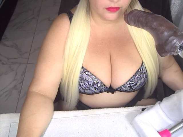 AlissaBecker's BongaCams show and profile