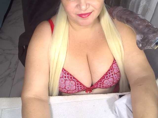 AlissaBecker's BongaCams show and profile