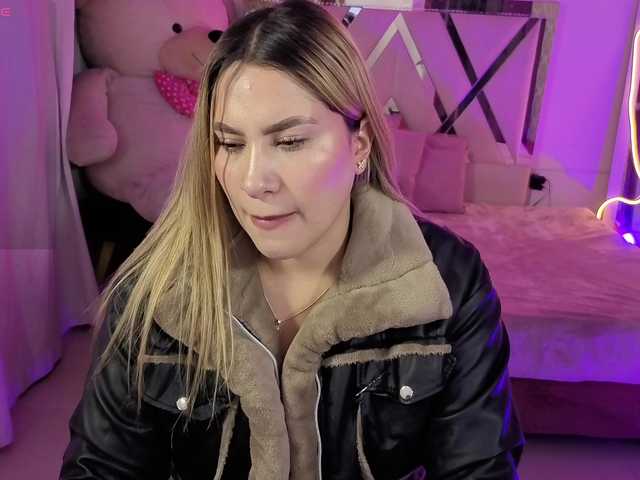 SAAYA-TAY's BongaCams show and profile