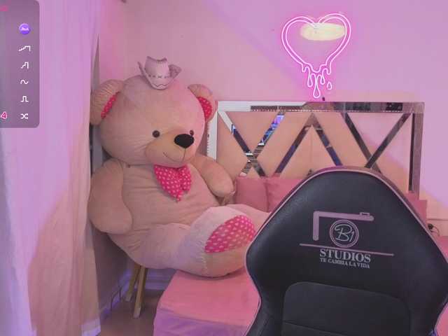 SAAYA-TAY's BongaCams show and profile