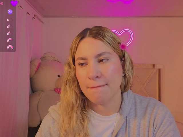 SAAYA-TAY's BongaCams show and profile