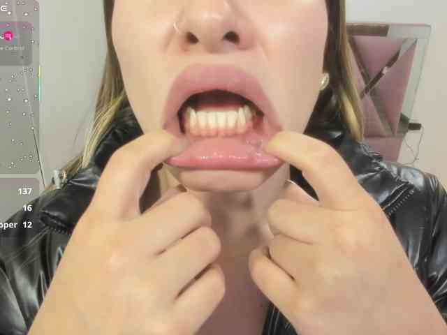 SAAYA-TAY webcam
