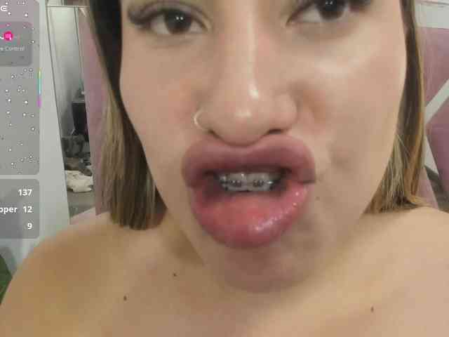 SAAYA-TAY webcam